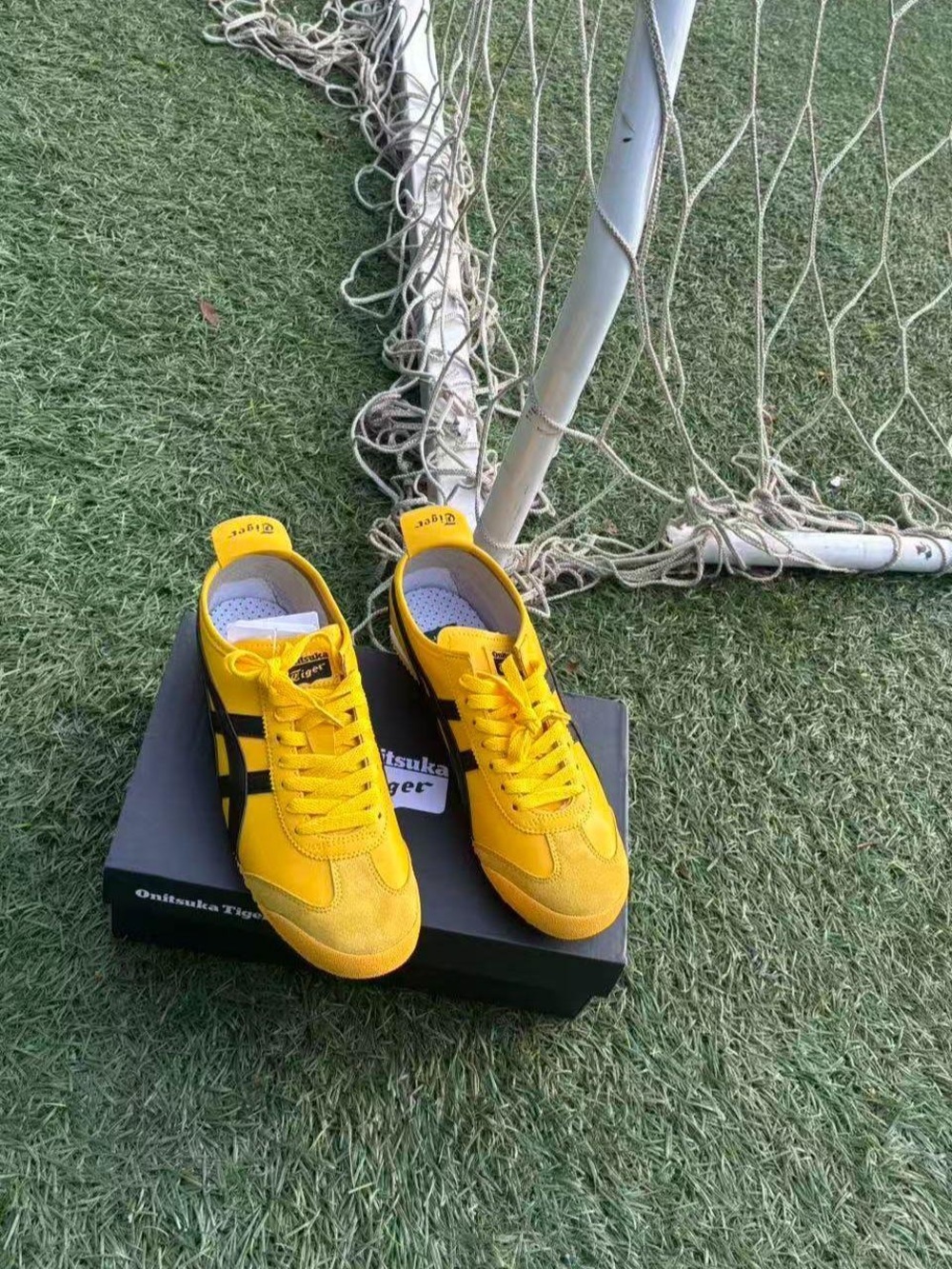 Onitsuka Tiger by Asics Men's Yellow & Black Sneakers - Picture 5 of 7